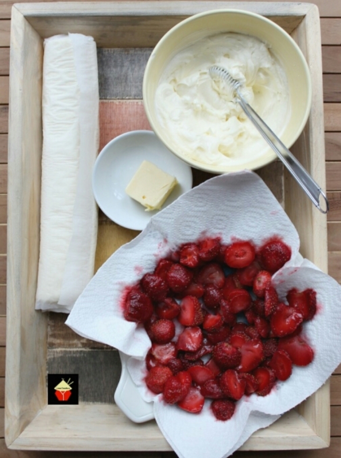 Strawberry Crescent Roll Cheesecake Bars!!