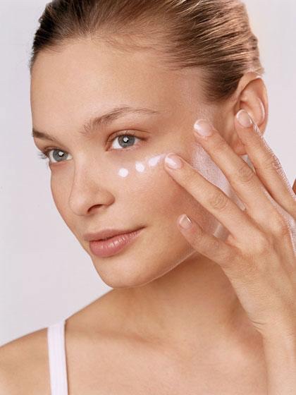 Beauty tip2: Always pat on concealer and not rub it onto skin: If you have uneven spots and use concealer, patting it onto the skin will make your skin appear more flawless. Although rubbing is easier, you will end up brushing too much concealer away which will reveal the redness behind.