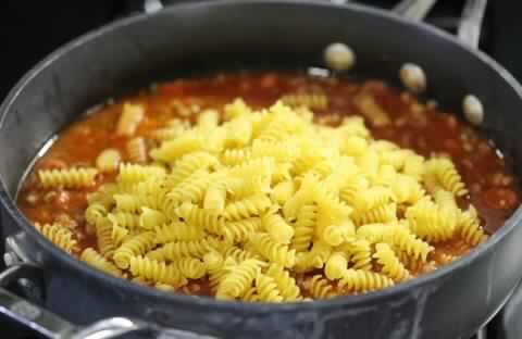 One Pot Pizza Pasta Bake