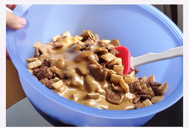 🍫Better Than Sex Chex Mix!🍫