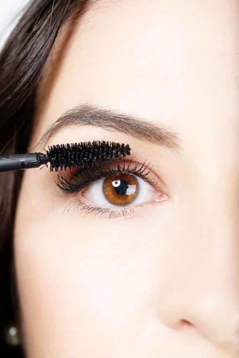 8. Apply top Mascara:- For naturally glamorous lashes.