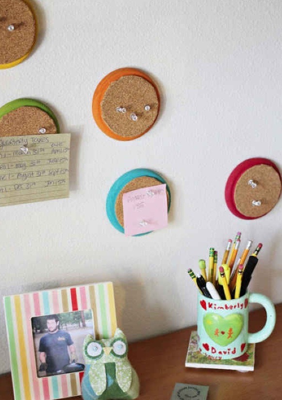 These adorable cork board wall dec won't ruin the wall at all! Find out how here
http://trashycrafter.com/colorful-circle-cork-boards-trashy-craft-1/