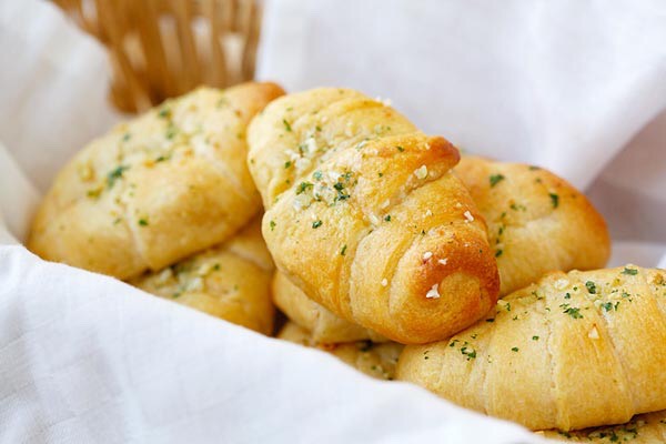 Garlic Butter Cheesy Crescent Rolls. ☺️