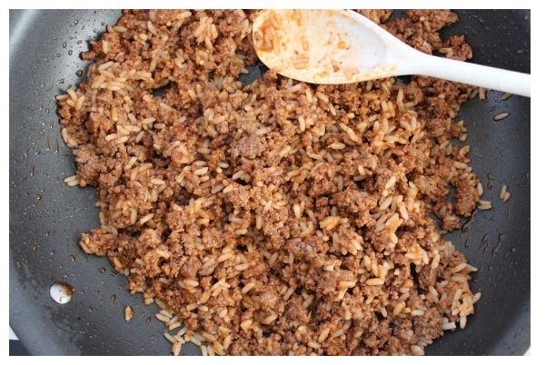 Spray baking sheet with non-stick spray.
Place split peppers on baking sheet and fill with meat mixture.
Top each pepper with shredded cheese.
Bake for 20-25 minutes or until cheese is melted. ENJOY 😉 BON APPETITE