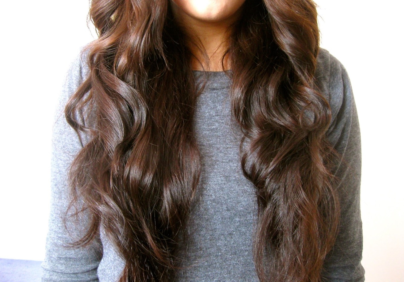 HAIR, HEALTH & VITALITY
Drinking hot water is also good for obtaining soft, shiny hair. It energizes the nerve endings in your hair roots and makes them active. This is beneficial for getting back the natural vitality of your hair and keeping it healthy.