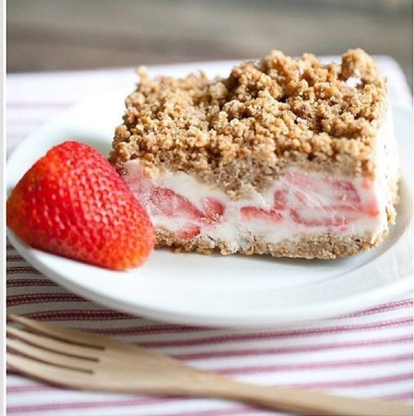 Frozen Strawberry Crunch Cake! This Recipe Amazing!!! 
