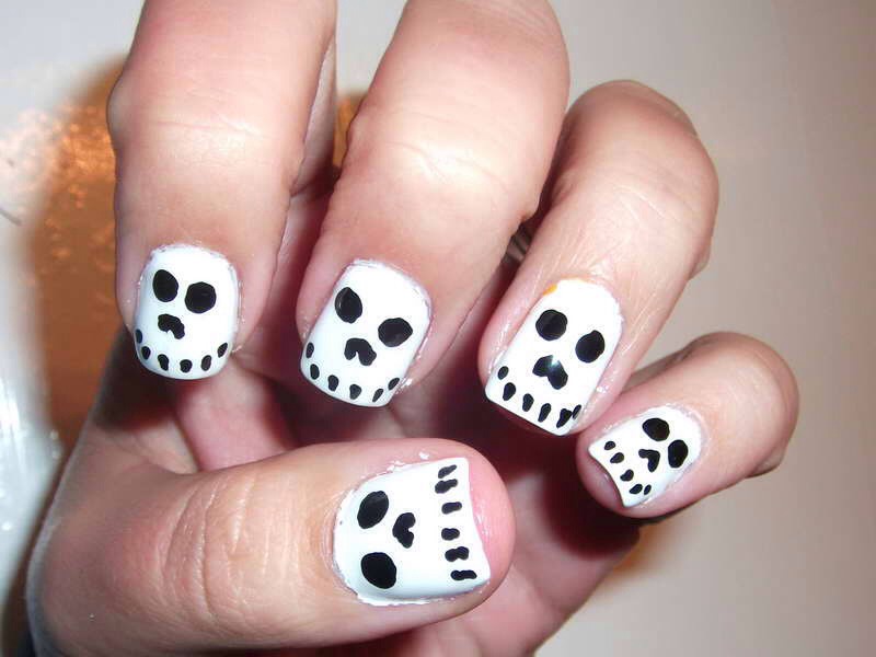 15 Different Halloween Nail Designs!