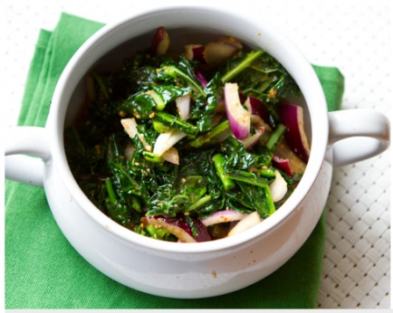 Peanut Kale Salad

Peanuts add a bit of crunch to this savory kale bowl. Have a hankering for something spicy? Top it with ginger and cayenne for an extra zing!