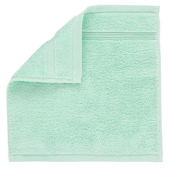 Use a wet washcloth to remove the mask and clean the excess residue. Make sure you're using a washcloth you don't mind getting dirty and smelling like cinnamon. 