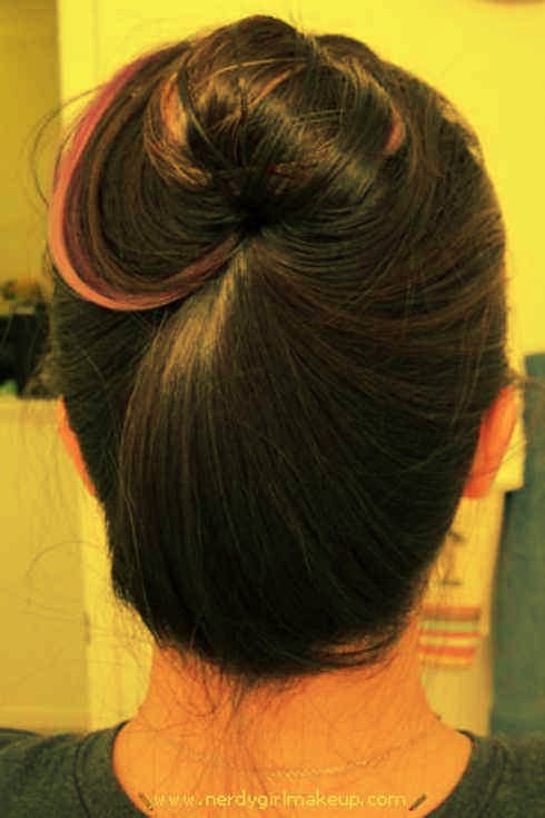 9. Create a bun without hairties, bobby pins, clips, or pencils.

It entails twisting your hair into a bun, lifting up a bit of hair from the side, and tucking the bun under.