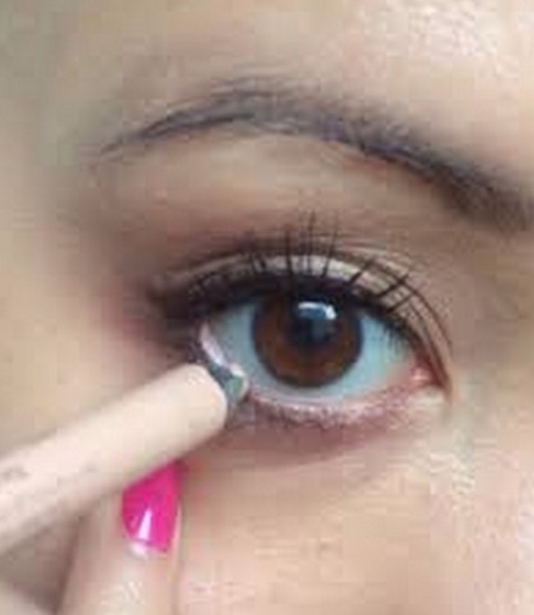  
Use white or nude liner inside your lower water line to make your eyes pop.