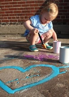 -> 2T cornstarch + 2T water + 5 drops food colouring = Sidewalk Chalk Paint