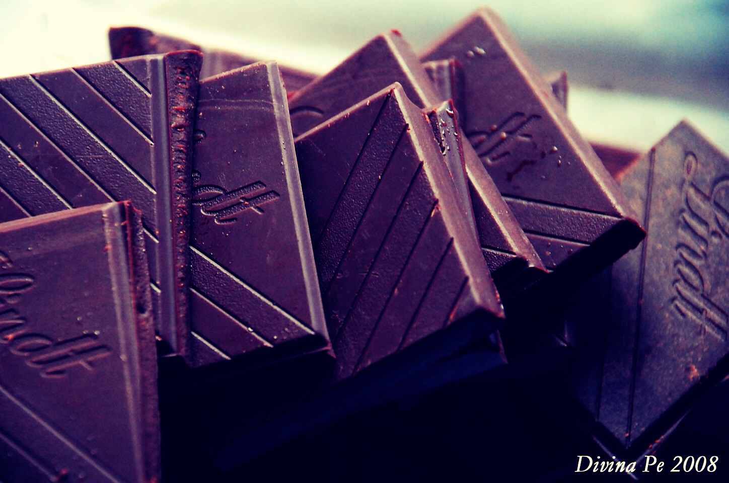 9. Dark Chocolate
While not low in calories nor in fat, dark chocolate still has two major things going for it. First, it's very hard to eat large quantities of real, high-quality dark chocolate as compared to its milky sibling; and second, it's very high in health-promoting.