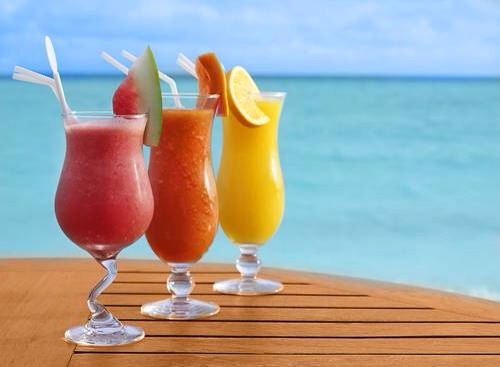 9. Mixed Drinks
A mixed cocktail is delicious, but it may contain hidden calories. A gin and tonic could contain close to 200 calories per glass. Tonic water is surprisingly high in sugar. Opt for soda water instead. Many mixed drinks contain simple syrup, which is just sugar and water. 