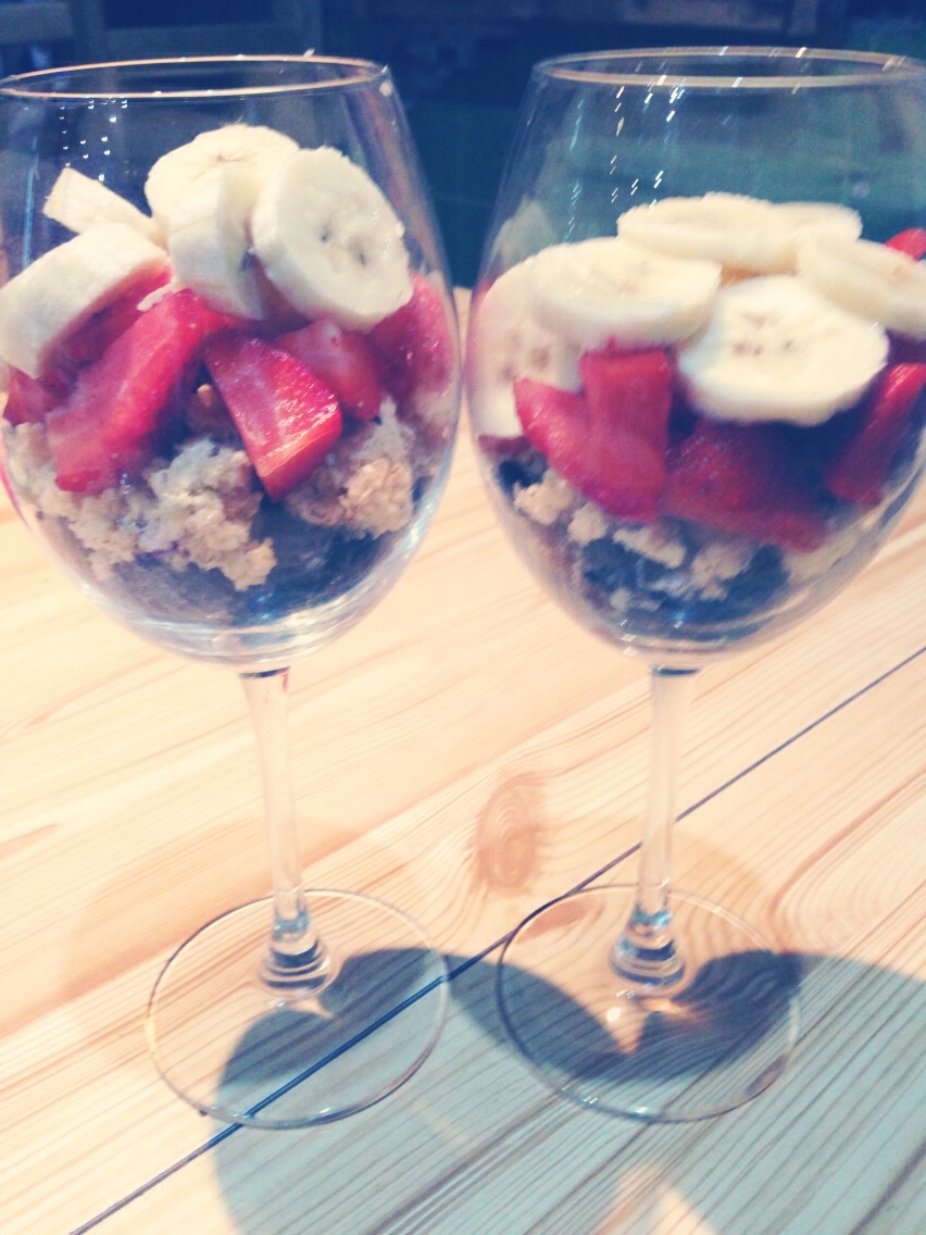Next, you have to cut up half a banana which will be enough for one glass, and then place that on top of the strawberries or whatever fruit you have chosen.. 