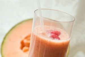 Dr. OZ's VITAMIN C SMOOTHIE
During cold and flu season, catching some sort of bug can seem almost unavoidable. At the first sign of feeling under the weather, fill up on this vitamin C smoothie. This delicious blend can help you to boost your immunity and reclaim your health.