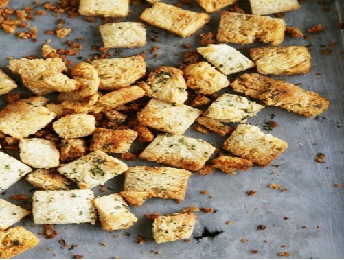7. Stale and hardened bread hasn’t got its place in the garbage bin, but in your kitchen. As the form of croutons! This is how restaurants do it, so use this method with trust.

