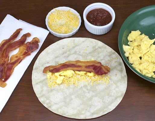 Breakfast wrap
• Food wrap (tortilla, spinach, flatbread etc.)
• Cheese
• Egg
• Bacon
