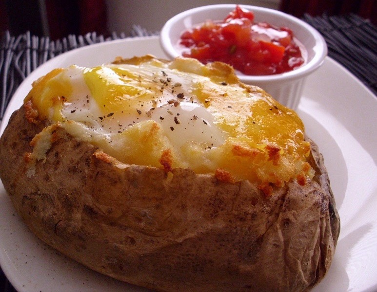 Breakfast baked potatoes 