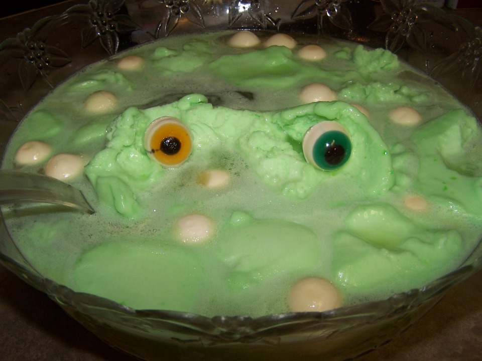 Simple, Fun, Creative Halloween Party Beverage 