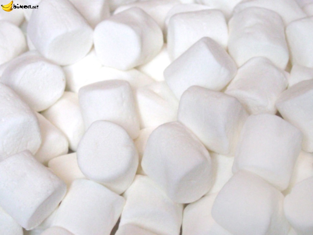 🎂• put a big marshmallow on cupcakes while they're baking to substitute frosting -
