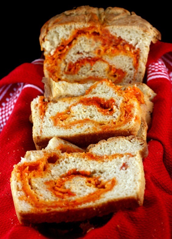 19. Sriracha-Cheddar-Pepperjack Swirl Bread