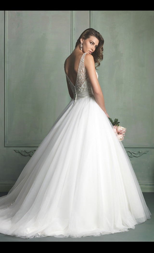 Beautiful Wedding Dresses UNDER $500! π #tipit
