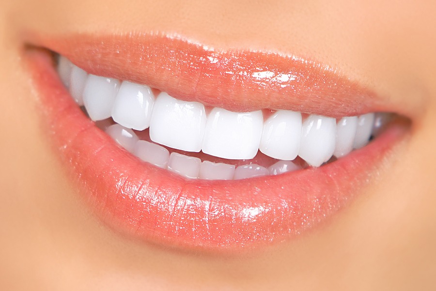 5. Whiter teeth — Rub apple cider vinegar directly onto teeth to help remove stains.

6. Wart removal — Soak a cotton ball in apple cider vinegar and place it over the wart, then attach it with a band aid. Some swelling may occur. When the wart falls off, continue treatment for a few more days 