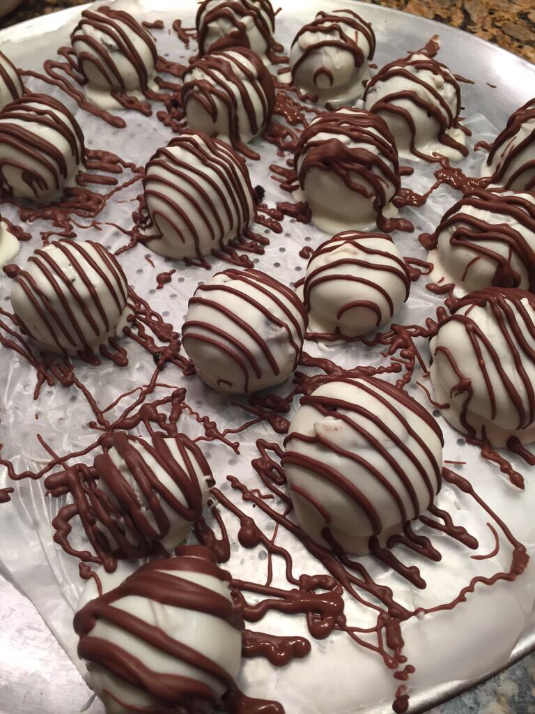 Recipe: Easy Oreo Cookie Balls 👅