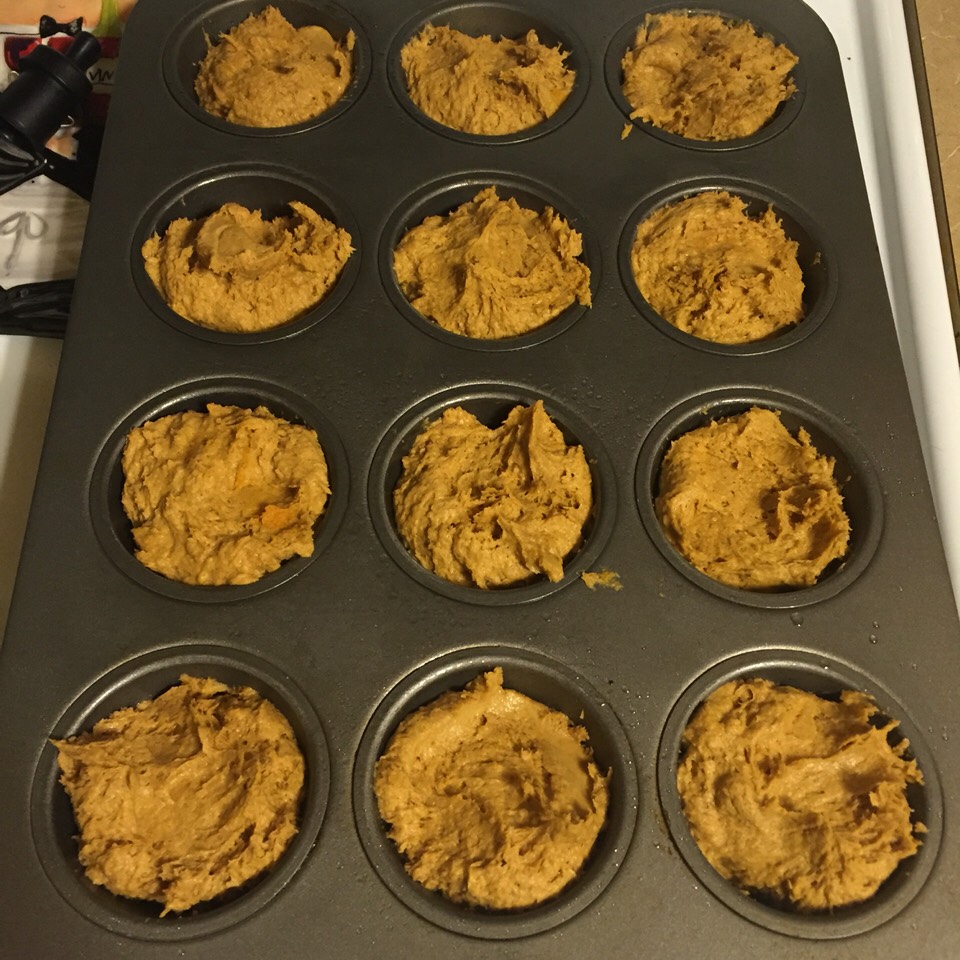 Directions
Preheat oven to 400 degrees. Use nonstick spray on a 12 cup cupcake pan. Combine dry cake mix & pumpkin. IGNORE DIRECTIONS ON THE BOX OF CAKE MIX. Evenly distribute batter into 12 cup cupcake pan. Bake approx 10-14 mins or until a toothpick comes out clean of each muffin.