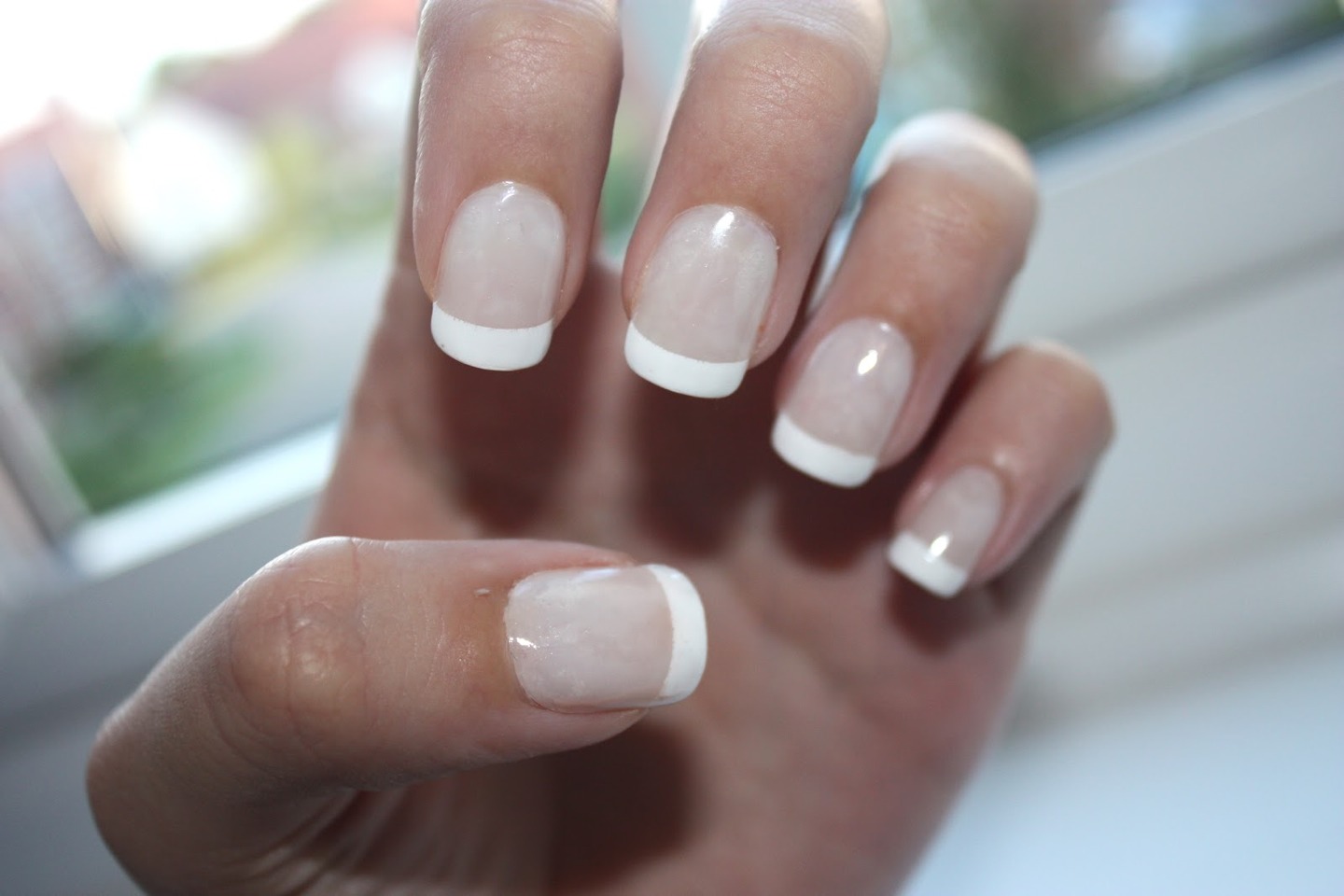 💅• use a rubber band to create a french tip - 