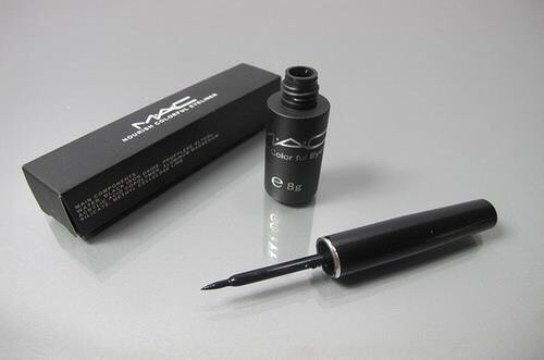 (TOP) EYELINER: MAC LIQUIDLAST
This is like the only thing I use from Mac besides one lipstick for special occasions loll. But I ❤️it, worth erry penny