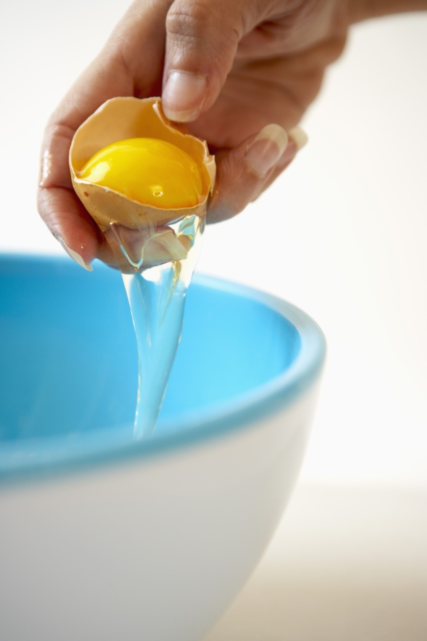 To make a toning mask, combine half of a small papaya, 1 egg white, and 1/2 teaspoon lemon juice and mix in the blender until creamy. Leave the mask on your face for 20 minutes and then rinse with cold water.
