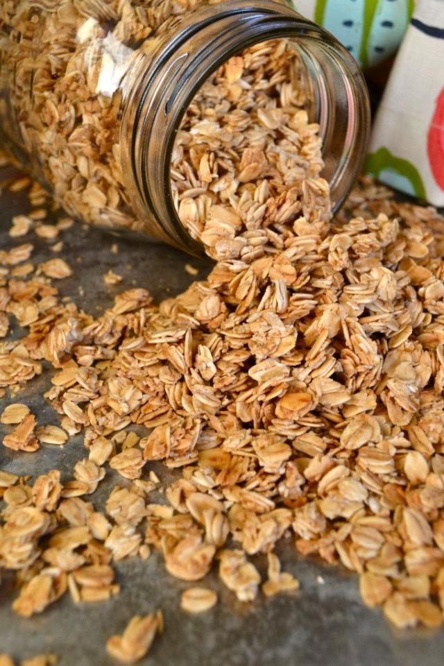 Wanna make a sweet & healthy breakfast for in the mornings? Try out this wonderful recipe for homemade vanilla granola. You can still anything in it that you'd like to fit your fancy. Almonds, cashews, rice krispies...etc. Learn how to make it here:

http://littlebitsof.com/2015/01/simple-granola/