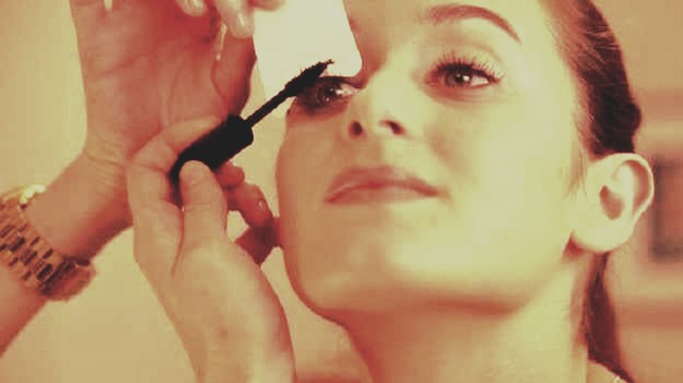 No more mascara smudges. Just apply paper behind your eyelashes whilst applying.
