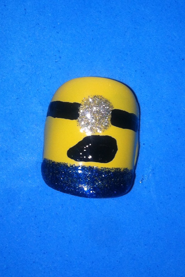 - Use black to make the mouth.You can make any shape of mouth you like, I have chosen "the scared mouth". To do this you need a short and long side of the mouth