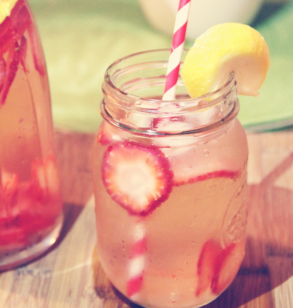 🌸Strawberry Lemon Detox🌸
5 Strawberries cut into thin/small pieces 
1/2 lemon juice (with a little rind added in)
3 mint leaves 