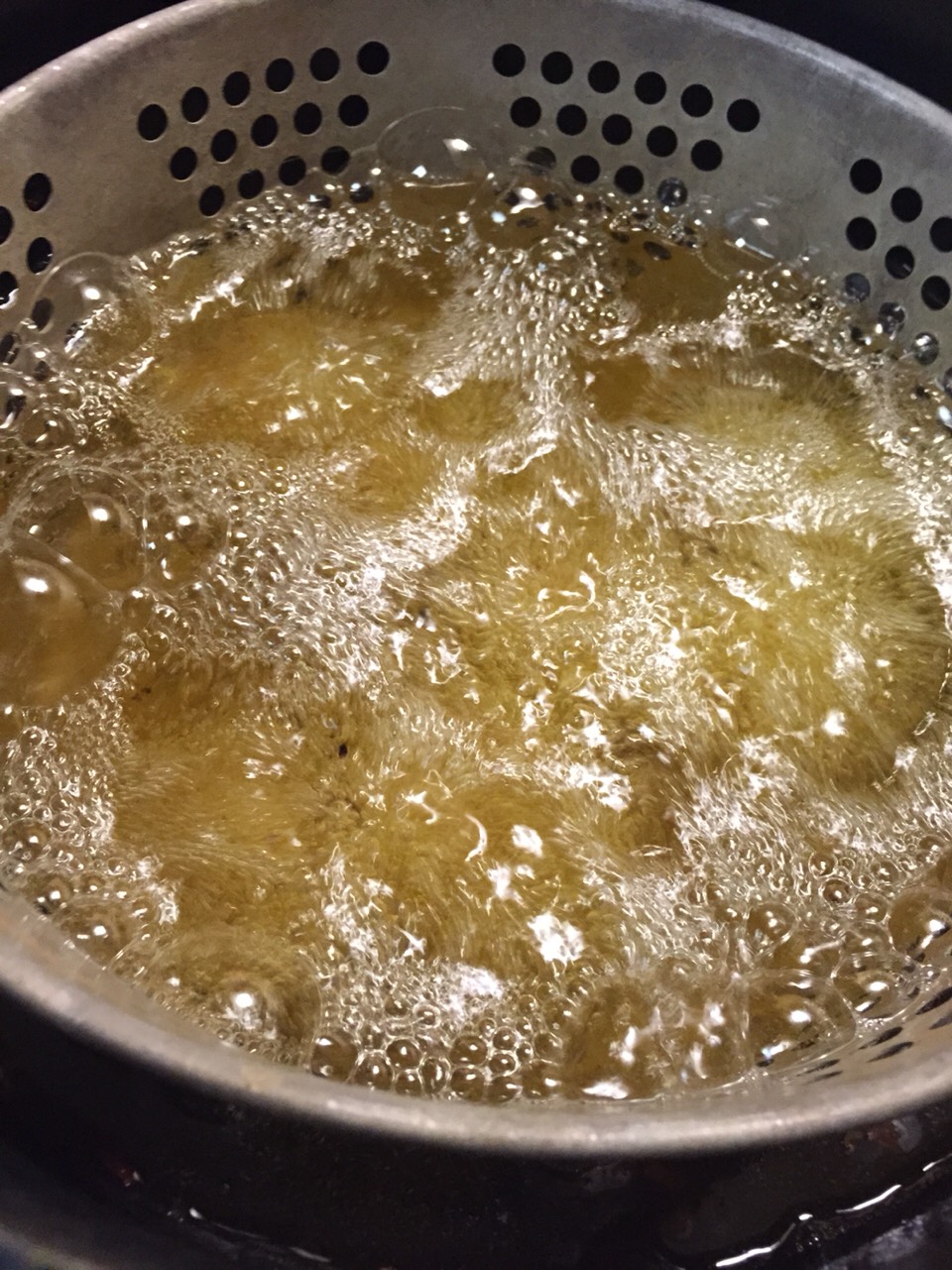 Make sure the olives are well covered for frying. 