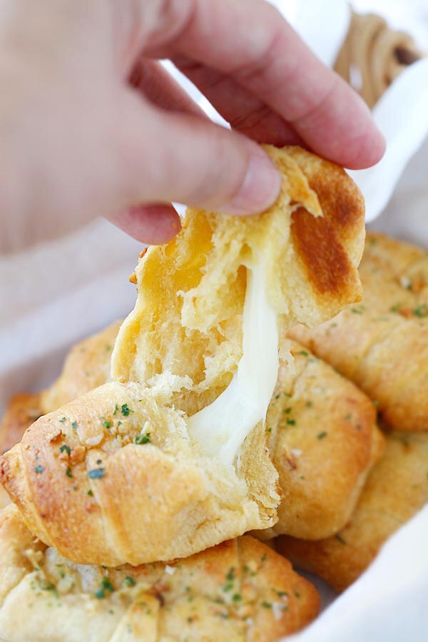 Garlic Butter Cheesy Crescent Rolls. ☺️