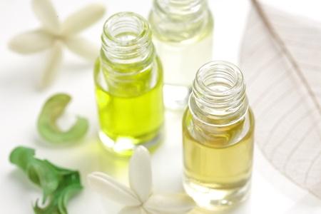Why You Should Avoid Fragrance Oils?
In 1986, a study by the National Academy of Sciences revealed that 95% of the chemicals used for the production of synthetic fragrances are derived from petroleum, benzene derivatives, and many other known toxins.