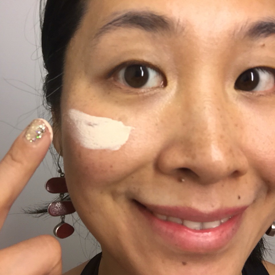 Get That Matte-But-Moist, Even Toned Skin Finish In 3 Minutes.