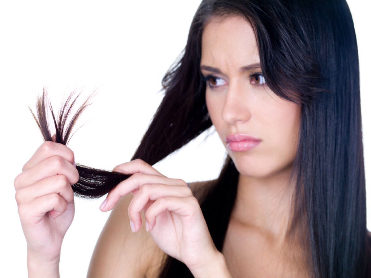 ✨DO NOT PICK AT SPLIT ENDS✨
Never rip your split ends, that jus damages your hair so much more than it already was which can really slow down hair growth.
