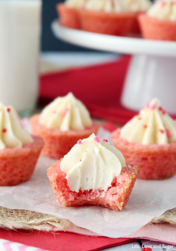 Mini Strawberry Cheesecake Cookie Cups 
