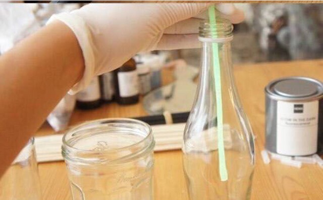 Pick a jar and begin to shake the glow stick until the glow is no longer present