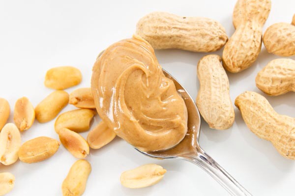 It's packed with nutrition
A serving of peanut butter has 3 mg of the powerful antioxidant vitamin E, 49 mg of bone-building magnesium, 208 mg of muscle-friendly potassium, and 0.17 mg of immunity-boosting vitamin B6.