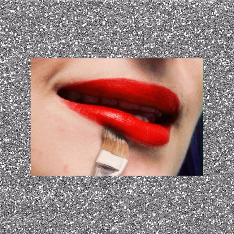 Step four:
Using a thin flat brush, carefully apply concealer close to the lip line to get rid of any smudges or any mistakes that you have made!☺️