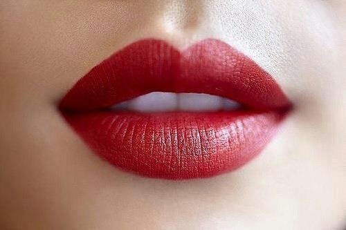 Now you have your home made lipsticks!  Apply as normal and you will get the same results.