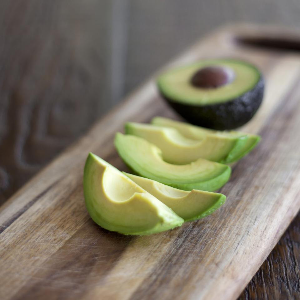 5. Avocados
Fight fat with fat: avocados are high in monounsaturated fatty acids, which can help diminish belly fat. Throw some slices on your morning toast, or make healthy avocado lunch recipes at home.