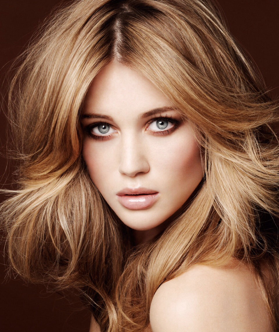 4. Pump up the volume. For oomphy, tousled strands, try this trick from Nathaniel Hawkins, a celeb hairstylist who has worked with the Olsen twins: When you're finished blow-drying your hair, switch to the cool setting, flip your head over, and aim the nozzle around randomly for a few minutes. 