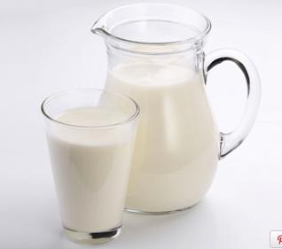 3. MILK FACIAL MASK!!!
Here’s another way to give yourself a fancy spa facial at home. Make a mask by mixing 1/4 cup powdered milk with enough water to form a thick paste. Thoroughly coat your face with the mixture, let dry completely, then rinse with warm water.